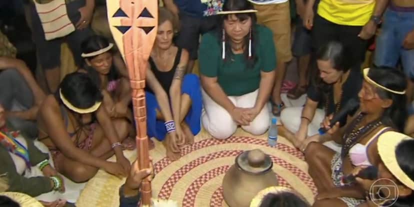 Ana Luiza Guimarães, substituta de Ana Paula Araújo, dá notícia sobre assassinato de Dom Philips e Bruno Pereira, e suas viúvas (Foto: Bom Dia Brasil da Globo) Ana Luiza Guimarães, substituta de Ana Paula Araújo, dá notícia sobre assassinato de Dom Philips e Bruno Pereira, e suas viúvas (Foto: Bom Dia Brasil da Globo)