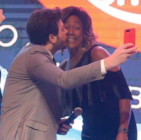 Em vídeo divulgado, Danilo Gentili causa ao tentar roubar beijo de uma das maiores estrelas da Globo - Foto Reprodução Instagram Em vídeo divulgado, Danilo Gentili causa ao tentar roubar beijo de uma das maiores estrelas da Globo - Foto Reprodução Instagram