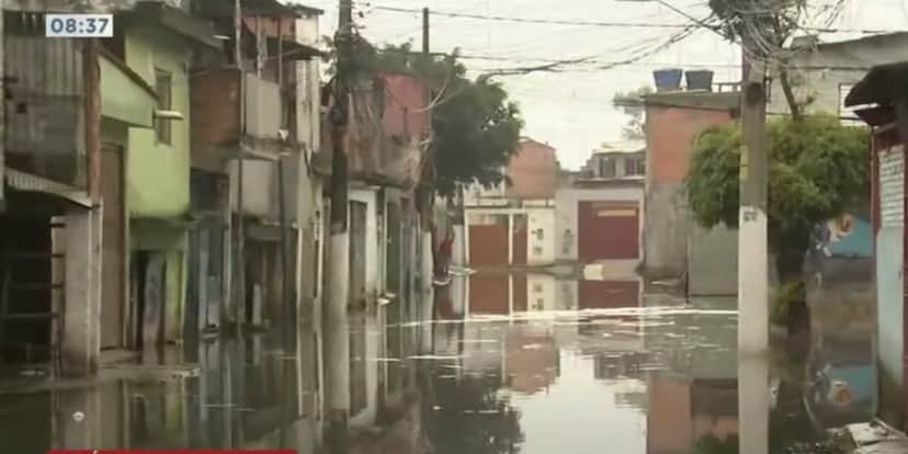 Bairro completamente alagado na zona leste de São Paulo (Reprodução: Bora Brasil/ Band) Bairro completamente alagado na zona leste de São Paulo (Reprodução: Bora Brasil/ Band)