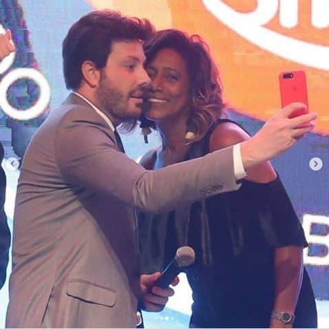 Em vídeo divulgado, Danilo Gentili causa ao tentar roubar beijo de uma das maiores estrelas da Globo - Foto Reprodução Instagram Em vídeo divulgado, Danilo Gentili causa ao tentar roubar beijo de uma das maiores estrelas da Globo - Foto Reprodução Instagram