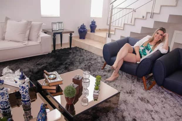 Fachada enorme de vidro, decoração de luxo e piscina a mansão de Naiara Azevedo é uma das mais lindas - Foto Reprodução Fachada enorme de vidro, decoração de luxo e piscina a mansão de Naiara Azevedo é uma das mais lindas - Foto Reprodução