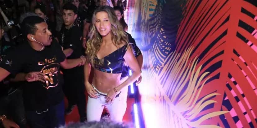 _Gisele Bündchen no Carnaval 2023 - Foto AgNews _Gisele Bündchen no Carnaval 2023 - Foto AgNews