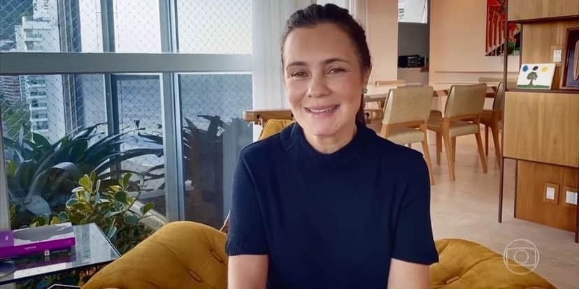 Adriana Esteves vive com o marido, Vladimir Brichta, em um luxuoso apartamento em São Conrado, no Rio de Janeiro (Foto Reprodução/YouTube) Adriana Esteves vive com o marido, Vladimir Brichta, em um luxuoso apartamento em São Conrado, no Rio de Janeiro (Foto Reprodução/YouTube)