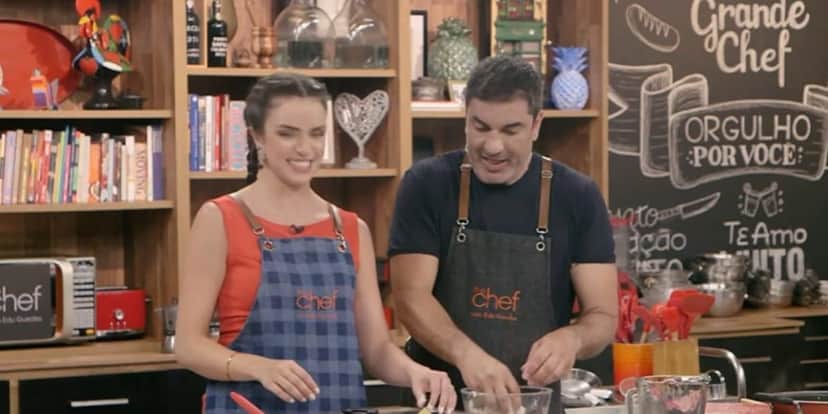 Jaque afirmou que gosta de ver as pessoas elogiarem seu namorado (Reprodução: The Chef/ Band) Jaque afirmou que gosta de ver as pessoas elogiarem seu namorado (Reprodução: The Chef/ Band)