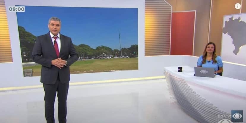 Joel Datena entregou que assiste o especial de Roberto Carlos na Globo (Reprodução: Bora Brasil/ Band) Joel Datena entregou que assiste o especial de Roberto Carlos na Globo (Reprodução: Bora Brasil/ Band)