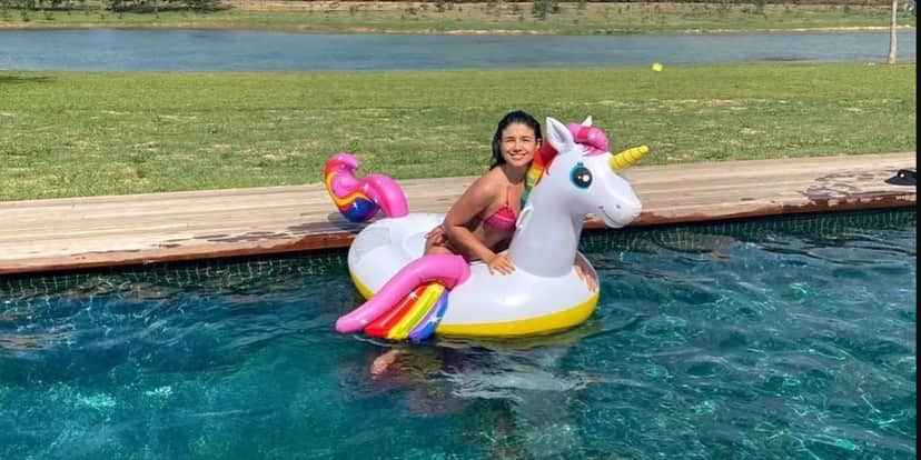 Lago, criação de cavalos e piscina a mansão de Paula Fernandes é a mais absurda do país - Foto Reprodução Lago, criação de cavalos e piscina a mansão de Paula Fernandes é a mais absurda do país - Foto Reprodução