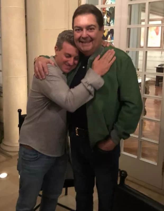 Luciano Huck apresentador recebe esta fortuna no Domingão agora e passa até Faustão para trás - Foto Reprodução Luciano Huck apresentador recebe esta fortuna no Domingão agora e passa até Faustão para trás - Foto Reprodução