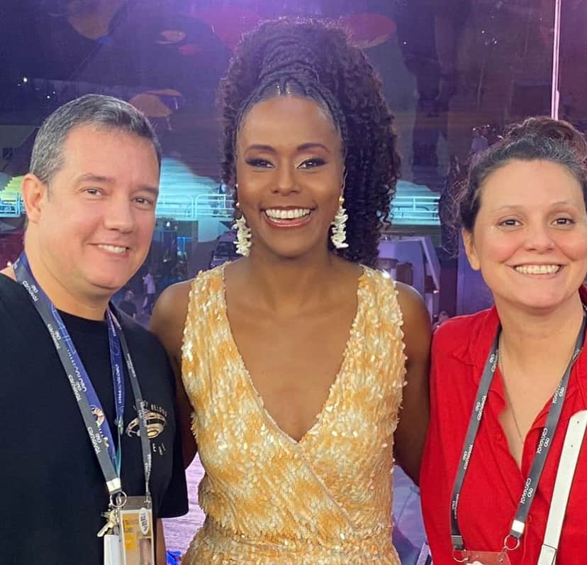 Maju Coutinho e equipe da Globo na transmissão do Carnaval 2023 - Foto Reprodução Instagram Maju Coutinho e equipe da Globo na transmissão do Carnaval 2023 - Foto Reprodução Instagram