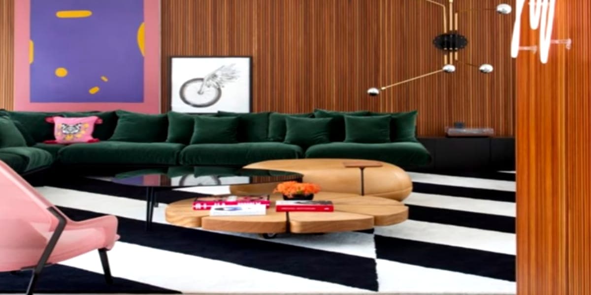 Sala de estar com muito espaço e luxo (Reprodução: Youtube) Sala de estar com muito espaço e luxo (Reprodução: Youtube)
