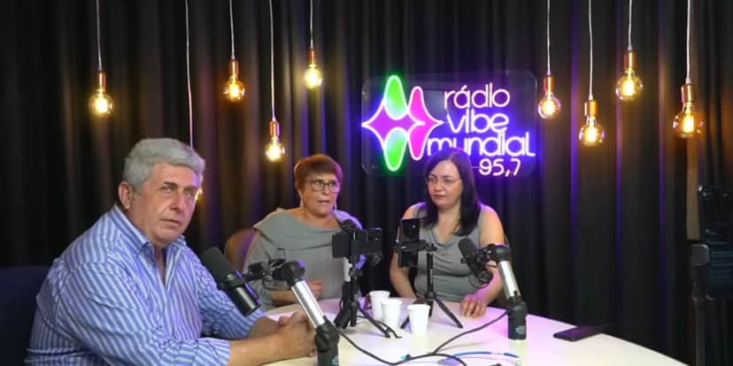 Márcia Senstiva falou sobre bombas, guerra e horror durante uma transmissão (Reprodução: Youtube) Márcia Senstiva falou sobre bombas, guerra e horror durante uma transmissão (Reprodução: Youtube)