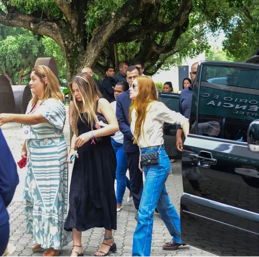Em cerimônia de velório restrita, Marina Ruy Barbosa e Narcisa são vistas abaladas em último adeus a Glória Maria (Foto: AgNews) Em cerimônia de velório restrita, Marina Ruy Barbosa e Narcisa são vistas abaladas em último adeus a Glória Maria (Foto: AgNews)