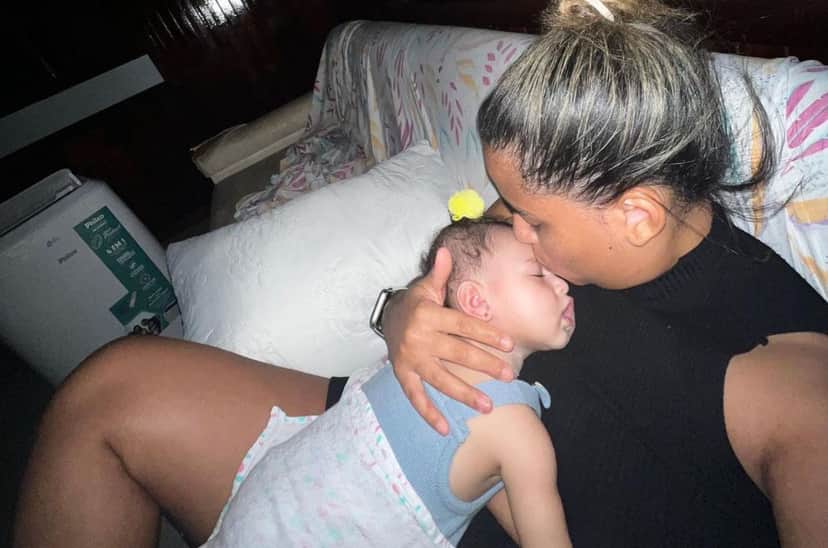 A cantora publicou algumas fotos com a bebê de 5 meses (Reprodução - Instagram) A cantora publicou algumas fotos com a bebê de 5 meses (Reprodução - Instagram)