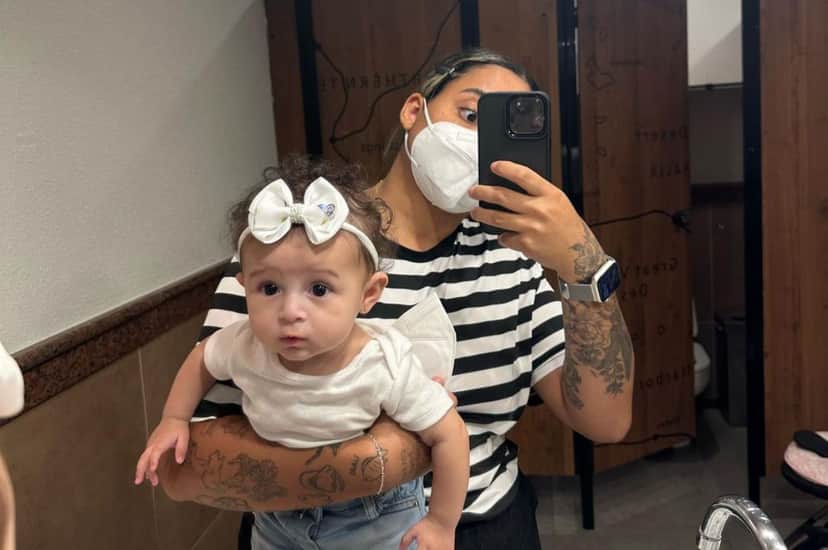 A cantora publicou algumas fotos com a bebê de 5 meses (Reprodução - Instagram) A cantora publicou algumas fotos com a bebê de 5 meses (Reprodução - Instagram)