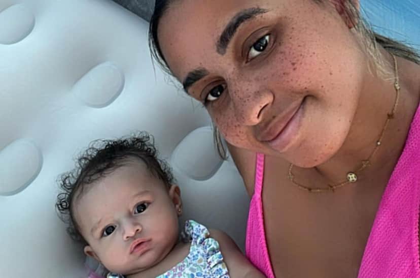 A cantora publicou algumas fotos com a bebê de 5 meses (Reprodução - Instagram) A cantora publicou algumas fotos com a bebê de 5 meses (Reprodução - Instagram)