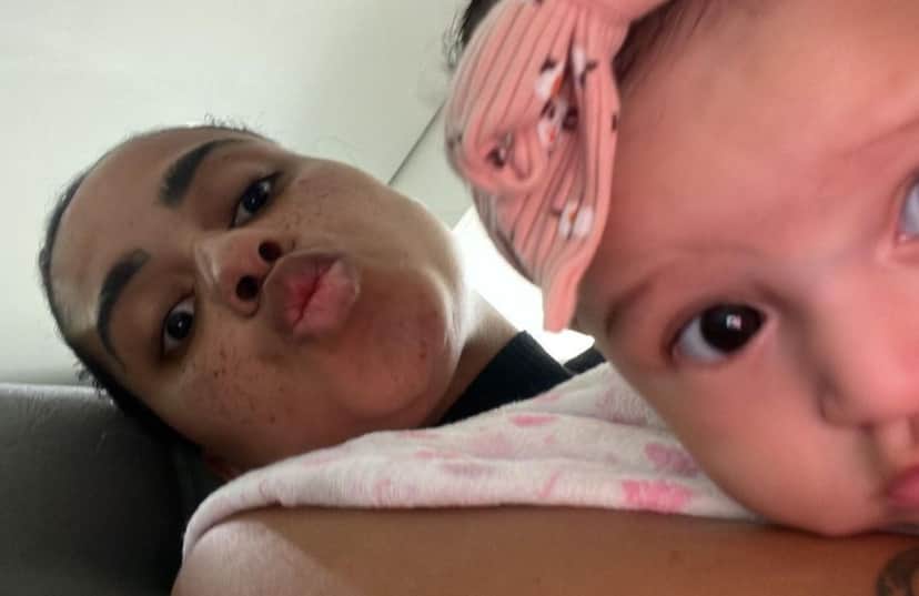 A cantora publicou algumas fotos com a bebê de 5 meses (Reprodução - Instagram) A cantora publicou algumas fotos com a bebê de 5 meses (Reprodução - Instagram)