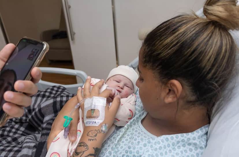A cantora publicou algumas fotos com a bebê de 5 meses (Reprodução - Instagram) A cantora publicou algumas fotos com a bebê de 5 meses (Reprodução - Instagram)