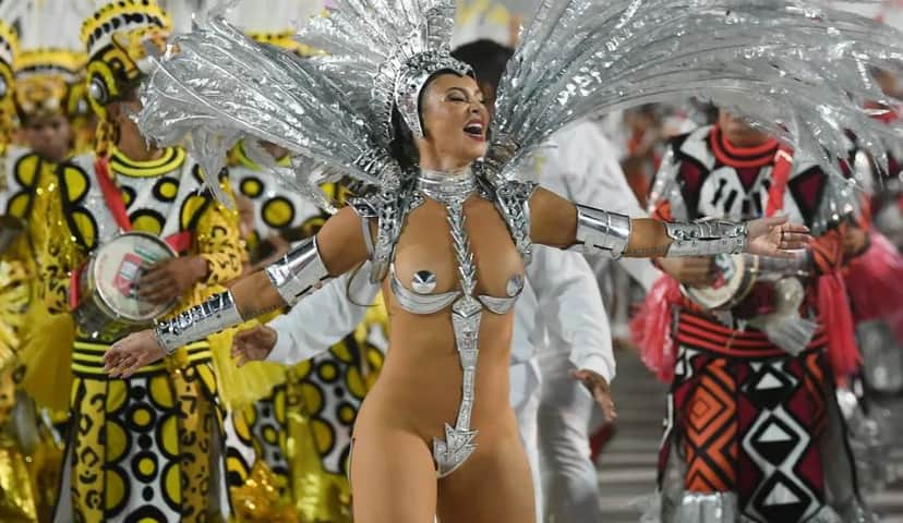 Paolla oliveira em seu desfile pela Grande Rio no Carnaval 2023 - Foto G1 Paolla oliveira em seu desfile pela Grande Rio no Carnaval 2023 - Foto G1