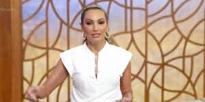 Patrícia Poeta recebe notícia lamentável ao vivo sobre mortes devido a tragédia no litoral (Foto: Reprodução / Encontro da Globo) Patrícia Poeta recebe notícia lamentável ao vivo sobre mortes devido a tragédia no litoral (Foto: Reprodução / Encontro da Globo)