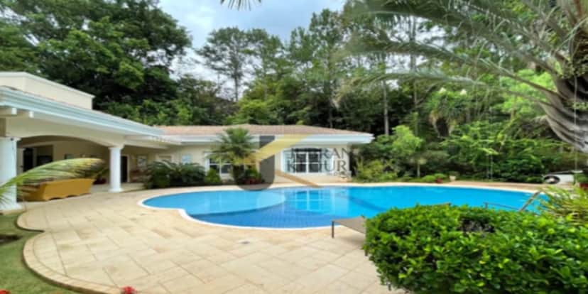 Piscina absurda da mansão de Chitãozinho, com muita área de lazer (Reprodução: Youtube) Piscina absurda da mansão de Chitãozinho, com muita área de lazer (Reprodução: Youtube)