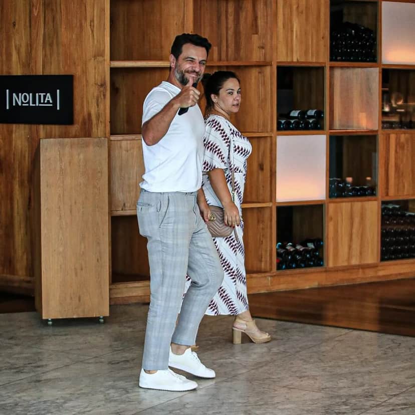 Rodrigo Lombardi foi flagrado curtindo um momento com a sua esposa no shopping (Foto: Edson Aipim/AgNews) Rodrigo Lombardi foi flagrado curtindo um momento com a sua esposa no shopping (Foto: Edson Aipim/AgNews)