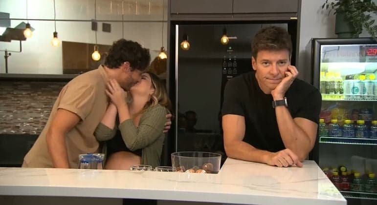 Rodrigo Faro, Viih Tube e Eliezer no programa A Hora do Faro - Foto Reprodução RecordTV Rodrigo Faro, Viih Tube e Eliezer no programa A Hora do Faro - Foto Reprodução RecordTV