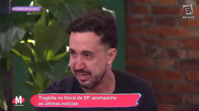 Thiago Rocha, ex Sonia Abrão, chora no Programa mulheres - Foto Reprodução Thiago Rocha, ex Sonia Abrão, chora no Programa mulheres - Foto Reprodução