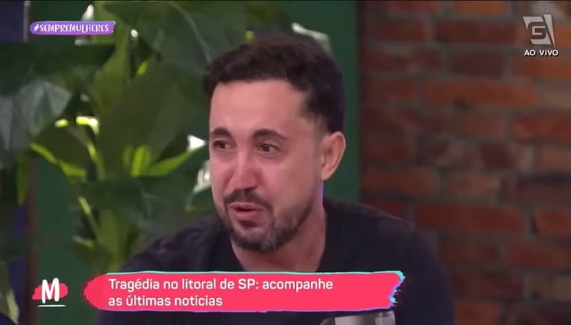 Thiago Rocha, ex Sonia Abrão, chora no Programa mulheres - Foto Reprodução Thiago Rocha, ex Sonia Abrão, chora no Programa mulheres - Foto Reprodução
