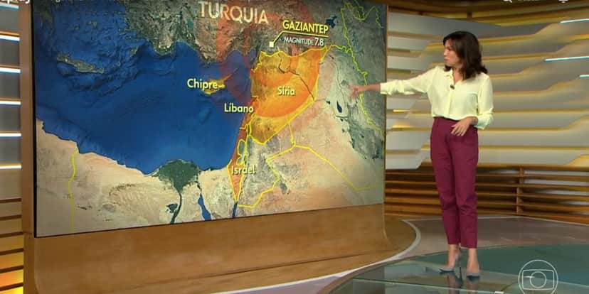 Ana Paula Araújo inicia telejornal em pé, confirma notícia devastadora e 1300 mortes devido a terremoto na Turquia e na Síria (Foto: Reprodução / Bom Dia Brasil da Globo) Ana Paula Araújo inicia telejornal em pé, confirma notícia devastadora e 1300 mortes devido a terremoto na Turquia e na Síria (Foto: Reprodução / Bom Dia Brasil da Globo)