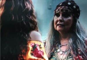 Cigana (Sura Berditchevsky) voltará a Travessia para selar o destino de Brisa (Lucy Alves) (Foto: Reprodução / Globo) Cigana (Sura Berditchevsky) voltará a Travessia para selar o destino de Brisa (Lucy Alves) (Foto: Reprodução / Globo)
