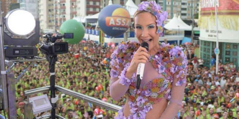 Claudia Leitte lidou com vaias em bloco (Foto: André Müzell/AgNews) Claudia Leitte lidou com vaias em bloco (Foto: André Müzell/AgNews)