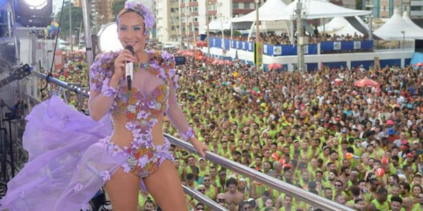 Claudia Leitte lidou com vaias em bloco (Foto: André Müzell/AgNews) Claudia Leitte lidou com vaias em bloco (Foto: André Müzell/AgNews)