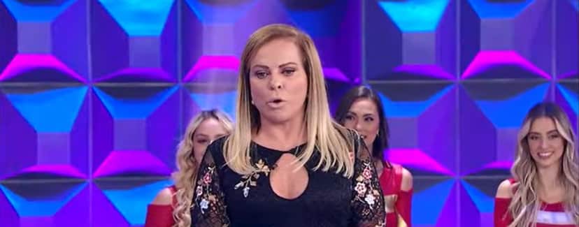 Convidada do Jogo das Três Pistas, Christina Rocha estava passando vergonha no programa (Foto: Reprodução) Convidada do Jogo das Três Pistas, Christina Rocha estava passando vergonha no programa (Foto: Reprodução)