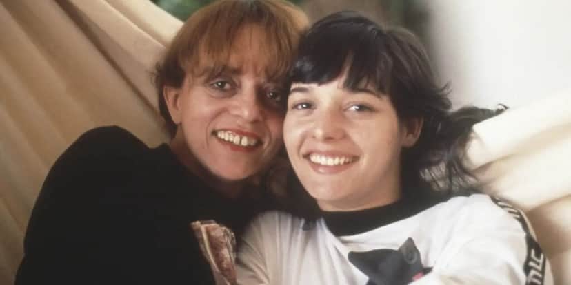 Glória Perez e sua filha Daniella Perez em um dos raros registros que fizeram (Foto Reprodução/Veja) Glória Perez e sua filha Daniella Perez em um dos raros registros que fizeram (Foto Reprodução/Veja)
