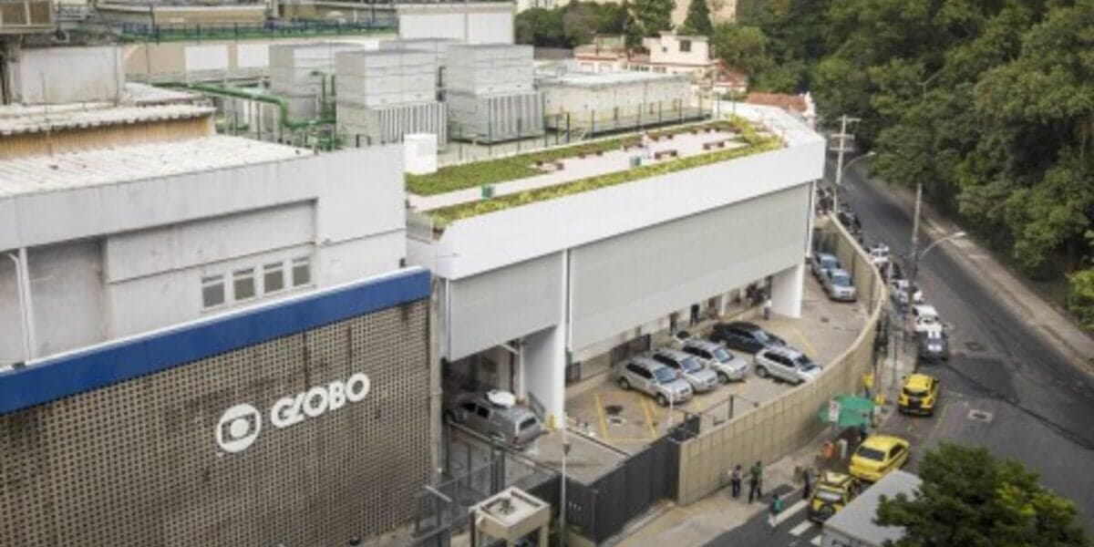 A Globo teve que pagar uma indenização milionária para família de Hugo Carvana (Foto Reprodução/Extra) A Globo teve que pagar uma indenização milionária para família de Hugo Carvana (Foto Reprodução/Extra)