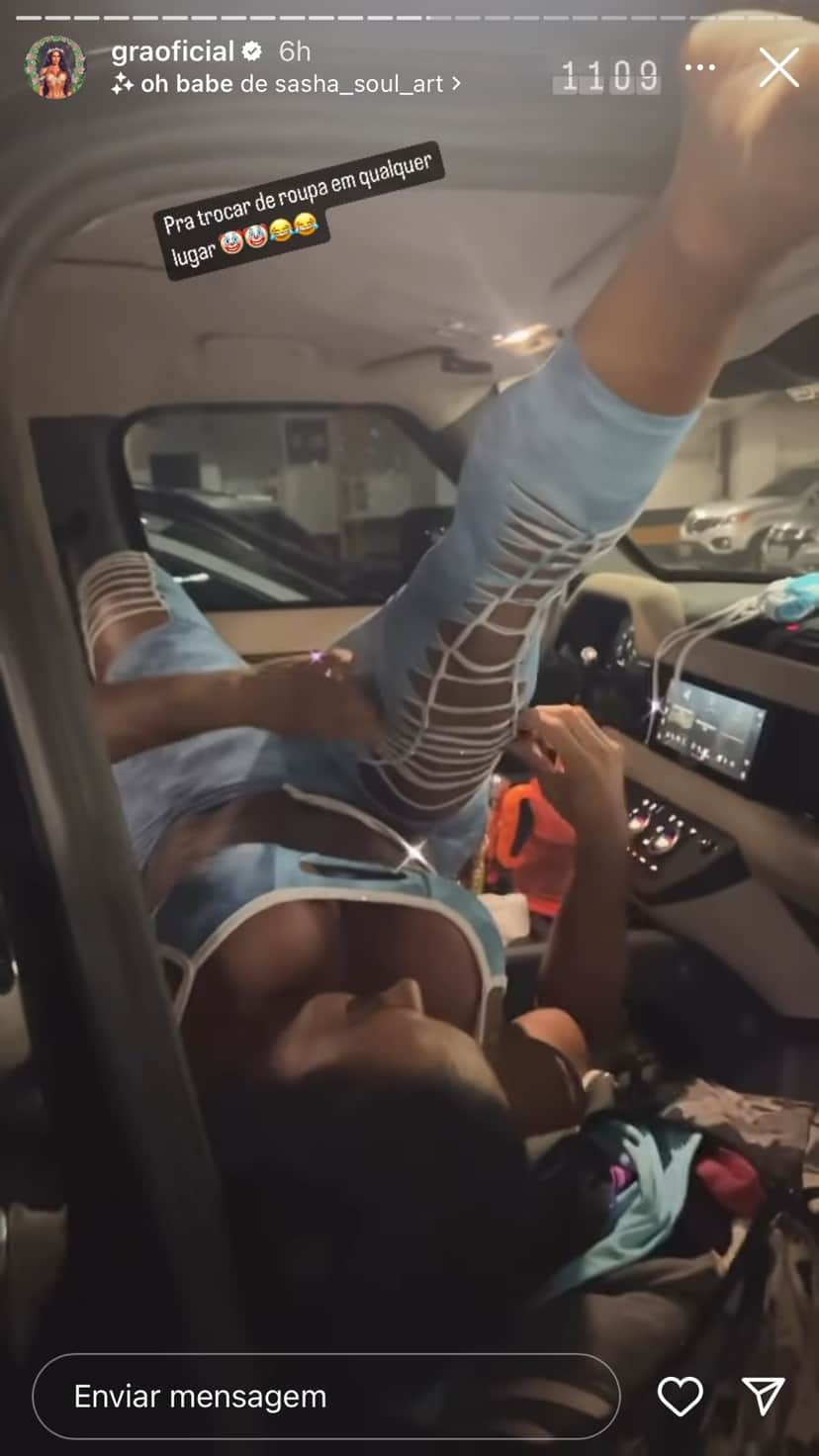 Gracyanne Barbosa mostrou toda a sua flexibilidade ao trocar de roupa dentro do seu carro (Reprodução - Instagram) Gracyanne Barbosa mostrou toda a sua flexibilidade ao trocar de roupa dentro do seu carro (Reprodução - Instagram)
