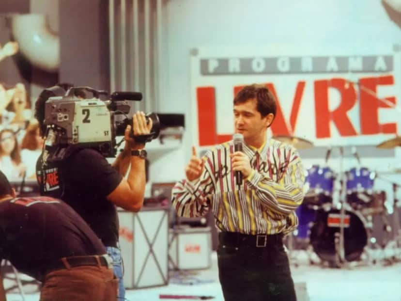 O "Programa Livre" que foi um grande fenômeno da década de 90 no SBT, irá voltar com tudo ameaçando a audiência das tardes da Globo com o Caldeirão, apresentado por Marcos Mion (Foto Reprodução/Internet) O "Programa Livre" que foi um grande fenômeno da década de 90 no SBT, irá voltar com tudo ameaçando a audiência das tardes da Globo com o Caldeirão, apresentado por Marcos Mion (Foto Reprodução/Internet)