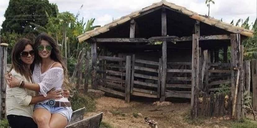Foto de Paula no colo da mãe recriada 30 anos depois (Foto Reprodução/Instagram) Foto de Paula no colo da mãe recriada 30 anos depois (Foto Reprodução/Instagram)