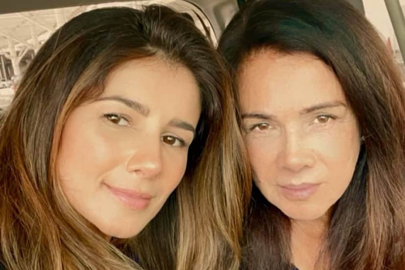 A cantora sertaneja Paula Fernandes e sua Mãe, Dulce Souza - Foto Reprodução Instagram A cantora sertaneja Paula Fernandes e sua Mãe, Dulce Souza - Foto Reprodução Instagram