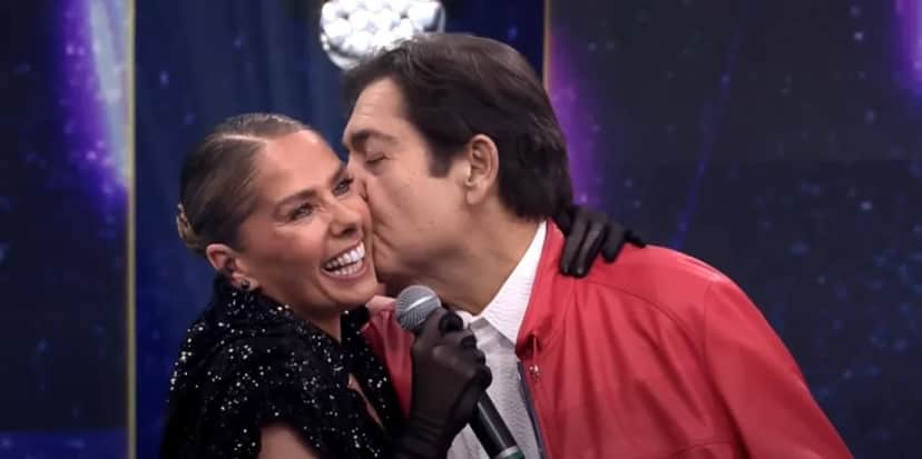 Adriane Galisteu e Fausto Silva - Foto Reprodução Faustão na Band Adriane Galisteu e Fausto Silva - Foto Reprodução Faustão na Band