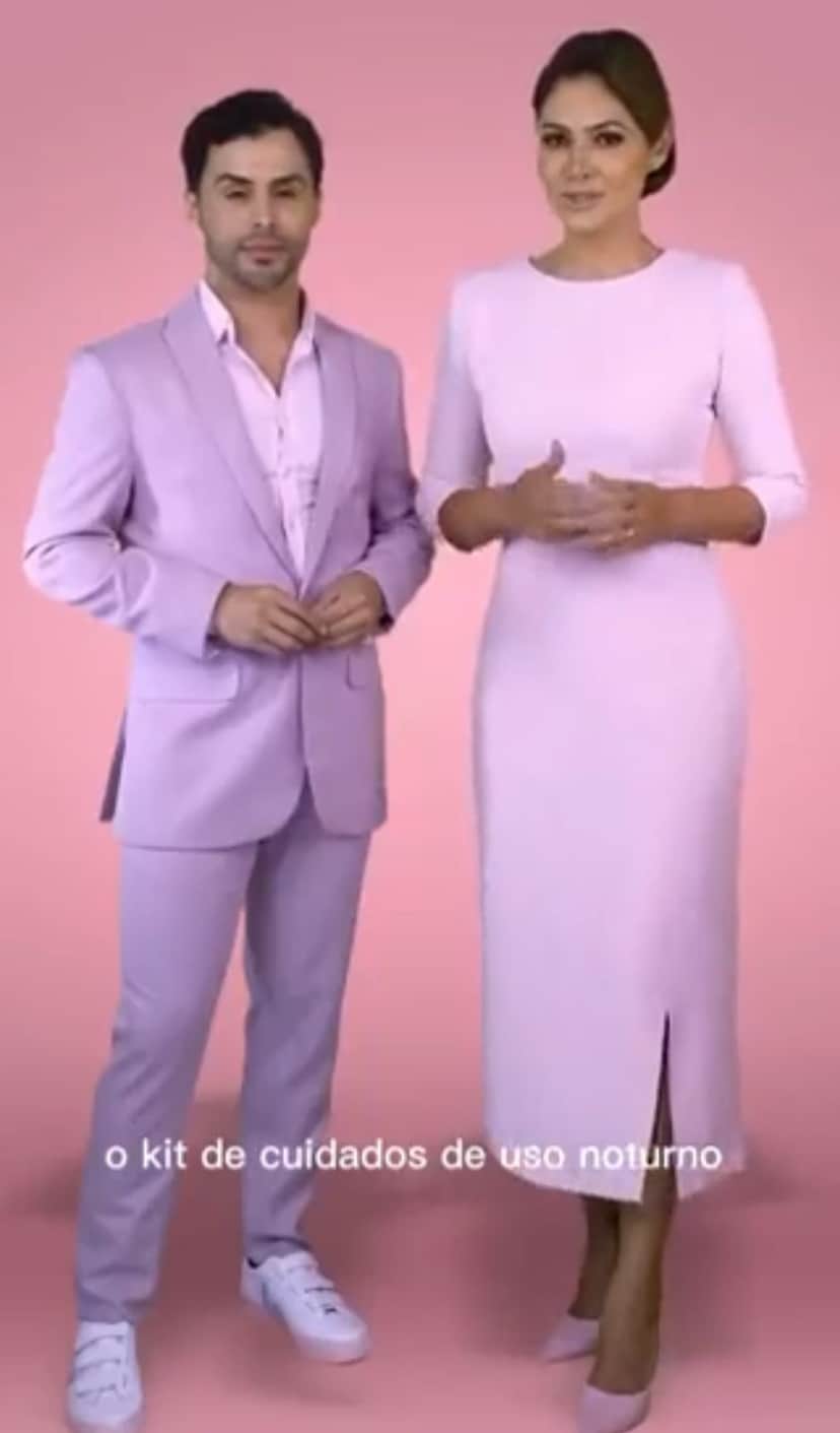 Agustin Fernandez e Michelle Bolsonaro em lançamento da marca - Foto Reprodução Internet Agustin Fernandez e Michelle Bolsonaro em lançamento da marca - Foto Reprodução Internet