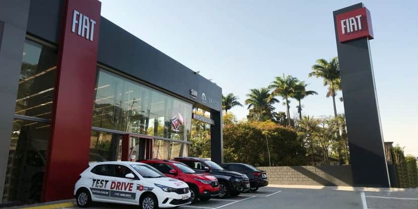 Fachada e estacionamento de concessionaria Fiat - Foto Reprodução Internet Fachada e estacionamento de concessionaria Fiat - Foto Reprodução Internet
