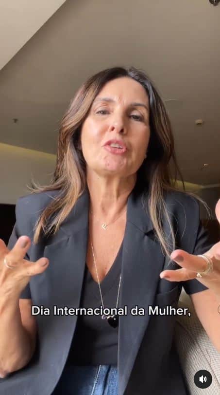Fátima Bernardes em seu Instagram, mandando mensagem no Dia das Mulheres - Foto Reprodução Instagram Fátima Bernardes em seu Instagram, mandando mensagem no Dia das Mulheres - Foto Reprodução Instagram