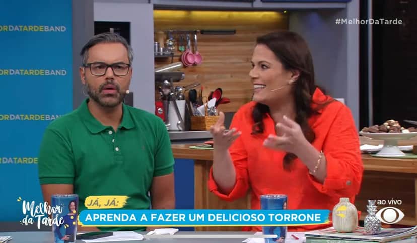 Kaká Meyer falando sobre como encontrou Catia Fonseca assim que chegou no estúdio do Melhor da Tarde - Foto Reprodução Band Kaká Meyer falando sobre como encontrou Catia Fonseca assim que chegou no estúdio do Melhor da Tarde - Foto Reprodução Band