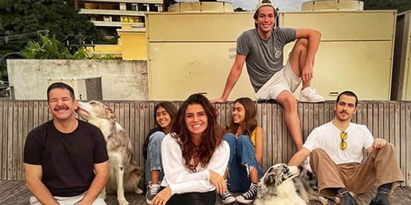 Murilo Benício e Giovanna Antonelli com o filho em comum, Pietro, e também os filhos de outros casamentos: Antonio Benicio e as gêmeas Antonia e Sofia (Foto: Reprodução / Instagram) Murilo Benício e Giovanna Antonelli com o filho em comum, Pietro, e também os filhos de outros casamentos: Antonio Benicio e as gêmeas Antonia e Sofia (Foto: Reprodução / Instagram)