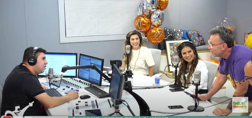 Simone Mendes e Neto, durante entrevista na Band FM - Foto Reprodução YouTube Simone Mendes e Neto, durante entrevista na Band FM - Foto Reprodução YouTube