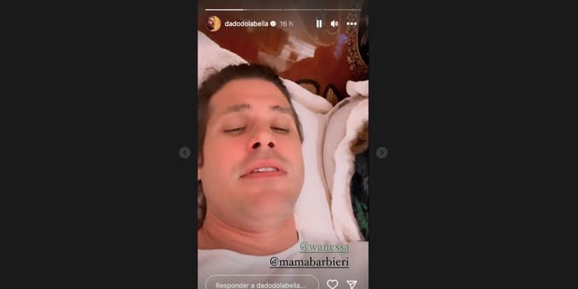 Dado Dolabella mostrou Wanessa Camargo fazendo compras em cama com a amiga (Foto: Reprodução / Instagram) Dado Dolabella mostrou Wanessa Camargo fazendo compras em cama com a amiga (Foto: Reprodução / Instagram)