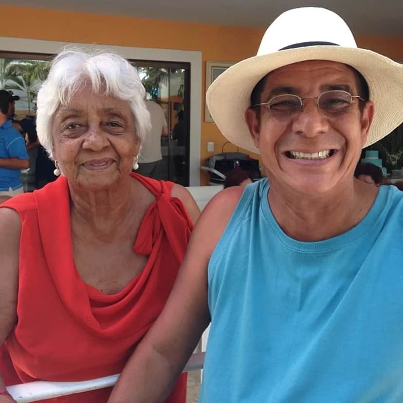 Zeca Pagodinho com a mãe, Dona Neia - Foto Reprodução G1 Zeca Pagodinho com a mãe, Dona Neia - Foto Reprodução G1