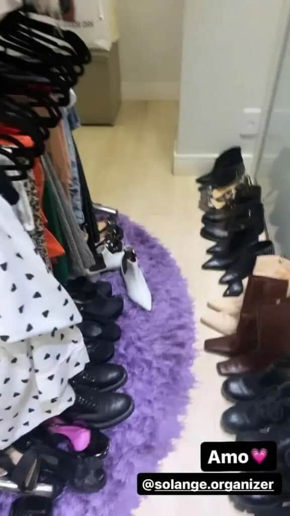 Famosa mostrou o closet desorganizando (Foto: Reprodução/ Instagram) Famosa mostrou o closet desorganizando (Foto: Reprodução/ Instagram)