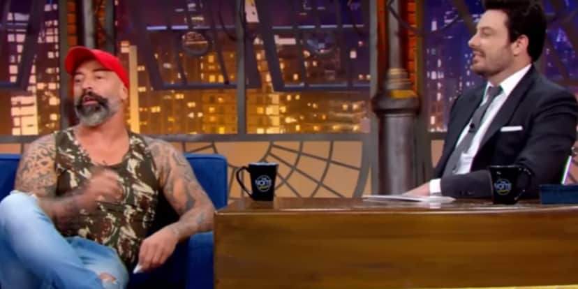 O humorista falou sobre o que viveu com Ratinho durante uma entrevista com Danilo Gentili, no The Noite (Reprodução: SBT) O humorista falou sobre o que viveu com Ratinho durante uma entrevista com Danilo Gentili, no The Noite (Reprodução: SBT)