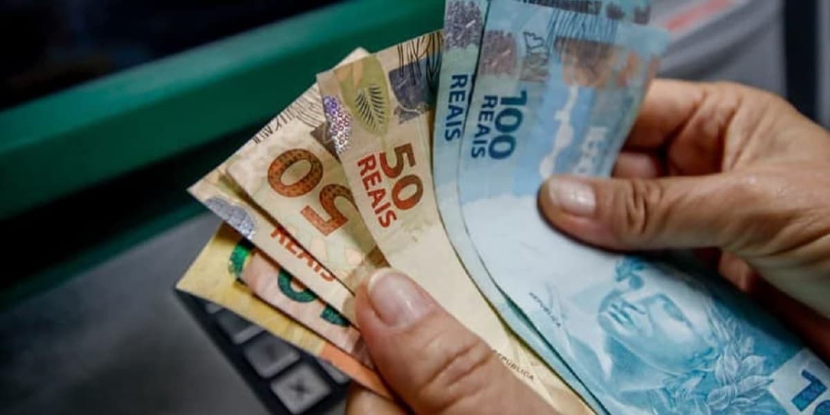 Dois bancos decretaram falência e deixou clientes em estado de alerta (Foto: Reprodução) Dois bancos decretaram falência e deixou clientes em estado de alerta (Foto: Reprodução)